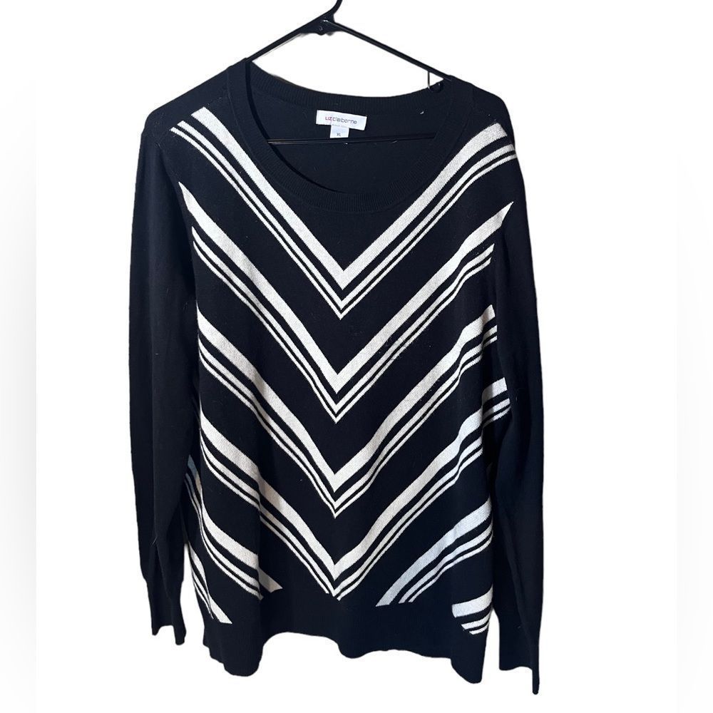 Liz Claiborne Sweater Round Neck Black and White Chevron Stripe Long Sleeve Soft